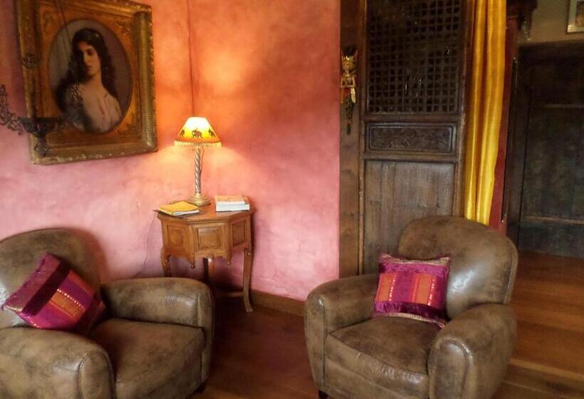 标准间带山景, Les Folies De La Serve