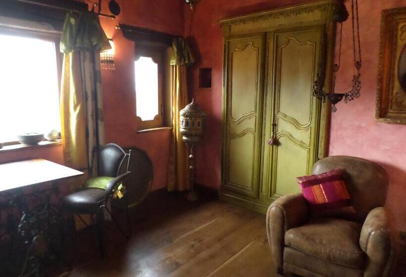 标准间带山景, Les Folies De La Serve