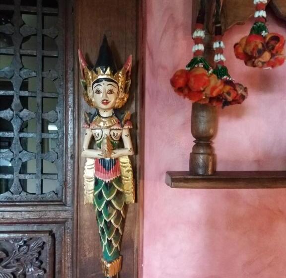 标准间带山景, Les Folies De La Serve