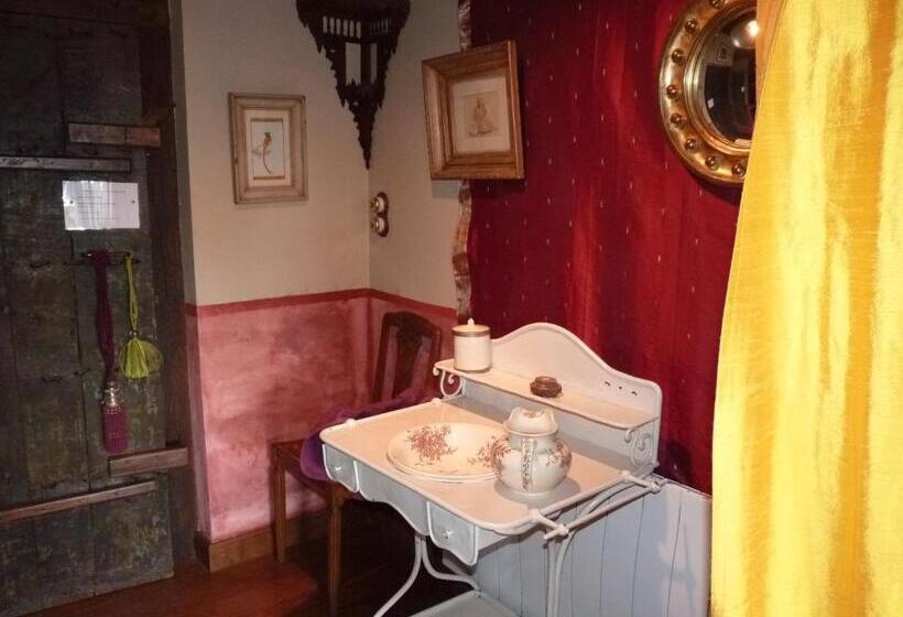 标准间带山景, Les Folies De La Serve