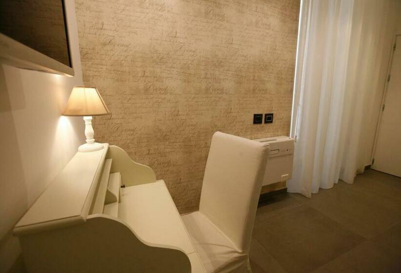 اتاق استاندارد یک نفره, Relais Piazza Del Plebiscito B&b