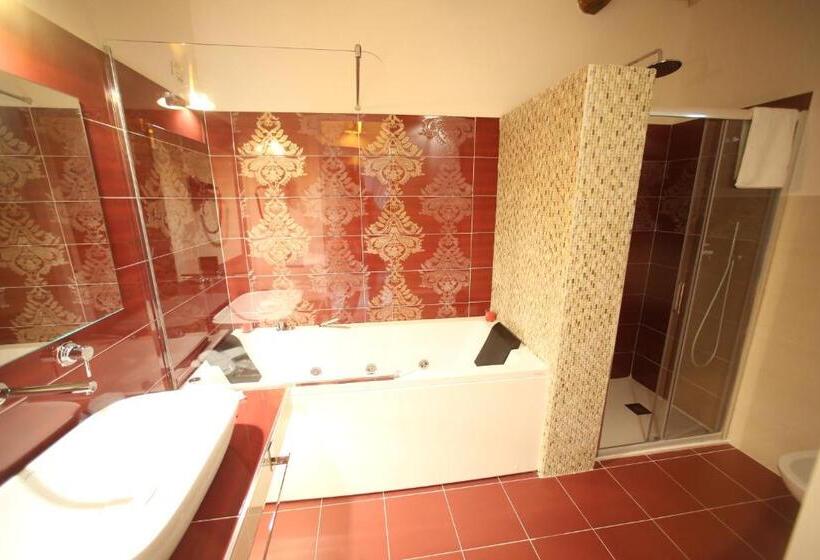 اتاق لوکس با وان آب گرم, Relais Piazza Del Plebiscito B&b