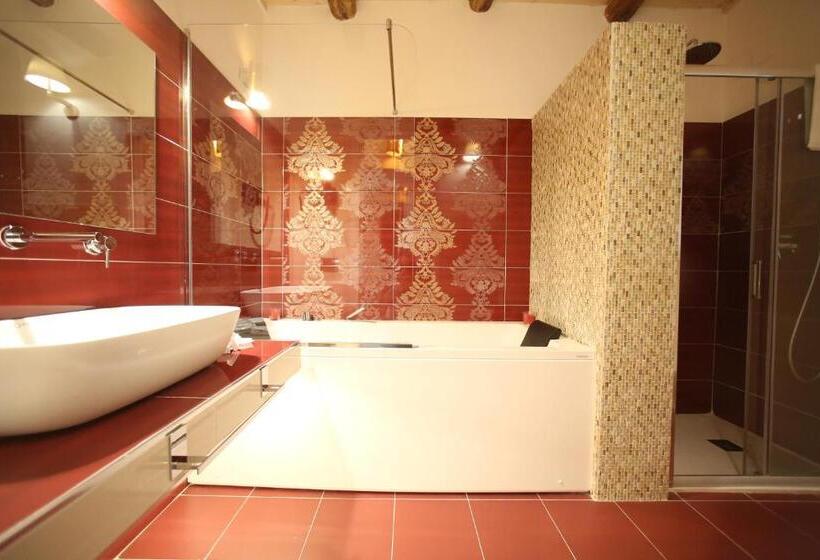 اتاق لوکس با وان آب گرم, Relais Piazza Del Plebiscito B&b