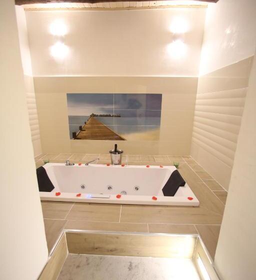 سوئیت با وان آب گرم, Relais Piazza Del Plebiscito B&b