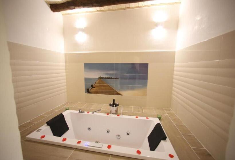 سوئیت با وان آب گرم, Relais Piazza Del Plebiscito B&b