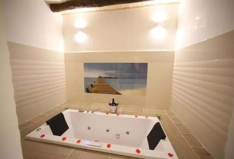 سوئیت با وان آب گرم, Relais Piazza Del Plebiscito B&b