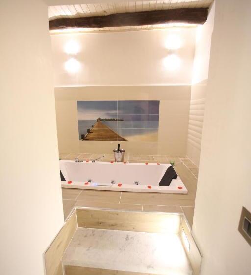 سوئیت با وان آب گرم, Relais Piazza Del Plebiscito B&b