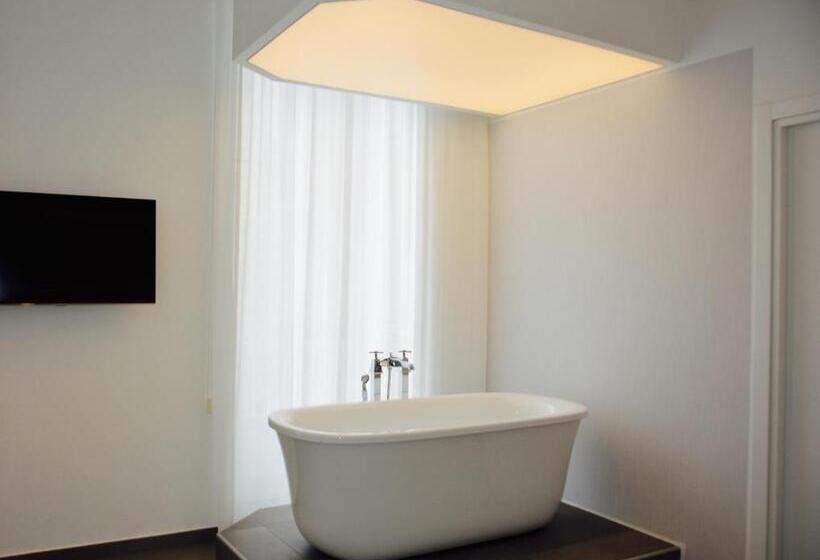 اتاق سوپریور با تخت بزرگ, Relais Piazza Del Plebiscito B&b