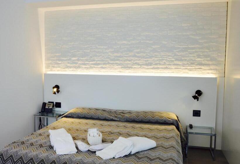 اتاق سوپریور با تخت بزرگ, Relais Piazza Del Plebiscito B&b