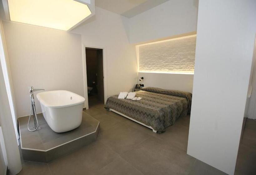 اتاق سوپریور با تخت بزرگ, Relais Piazza Del Plebiscito B&b