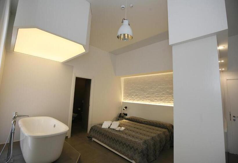 اتاق سوپریور با تخت بزرگ, Relais Piazza Del Plebiscito B&b