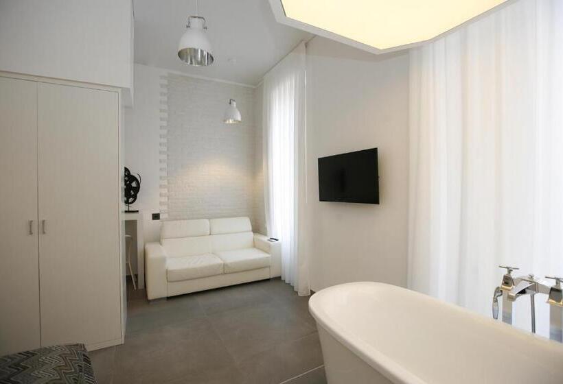 اتاق سوپریور با تخت بزرگ, Relais Piazza Del Plebiscito B&b