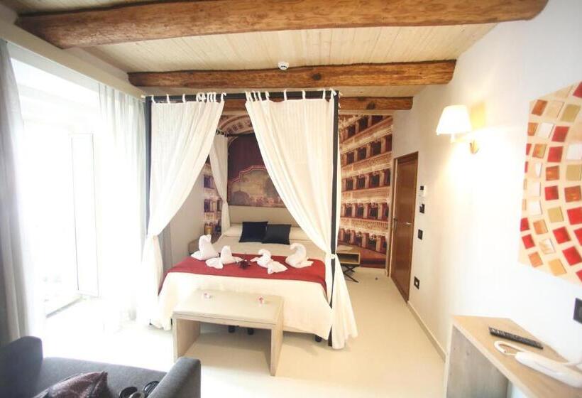 اتاق لوکس با وان آب گرم, Relais Piazza Del Plebiscito B&b