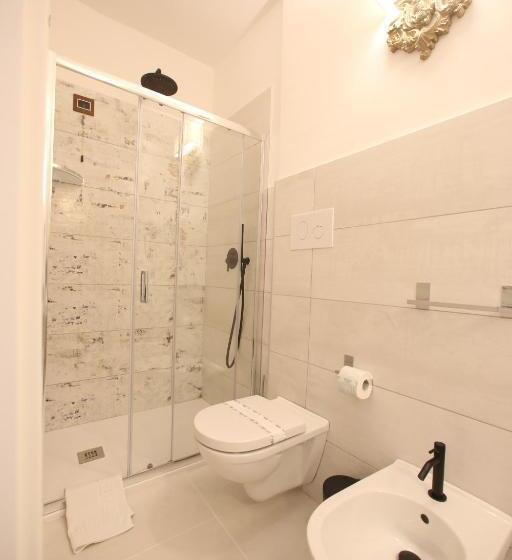 اتاق لوکس با وان آب گرم, Relais Piazza Del Plebiscito B&b