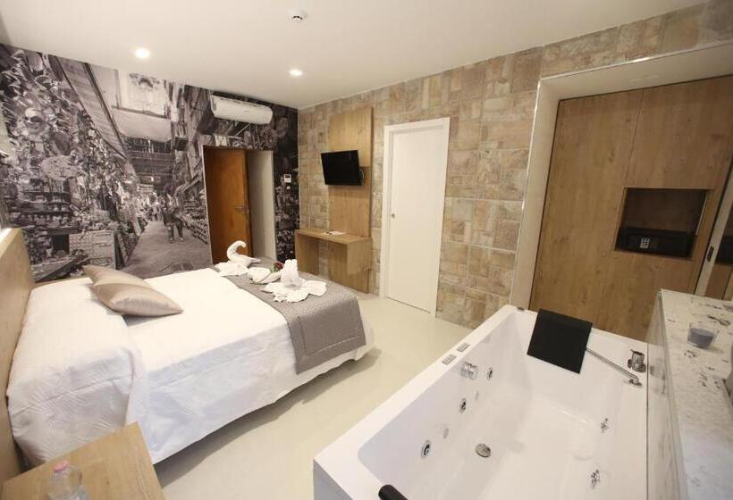 اتاق لوکس با وان آب گرم, Relais Piazza Del Plebiscito B&b