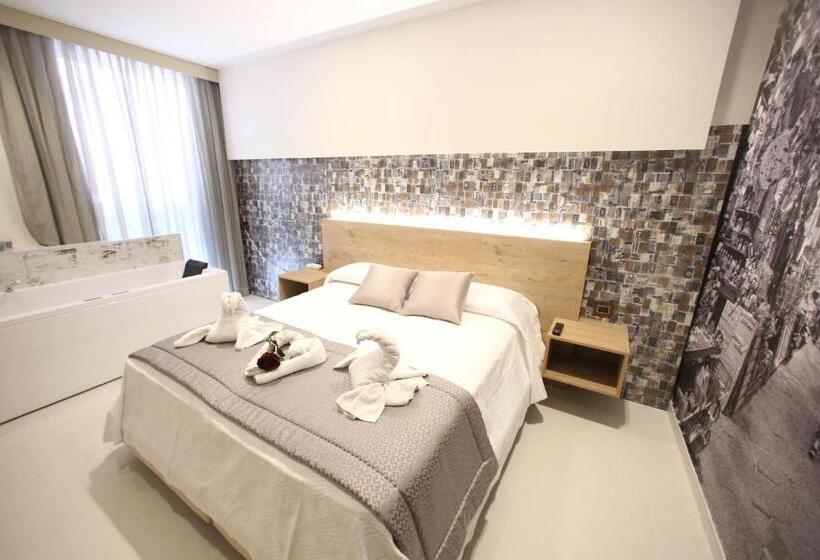 اتاق لوکس با وان آب گرم, Relais Piazza Del Plebiscito B&b