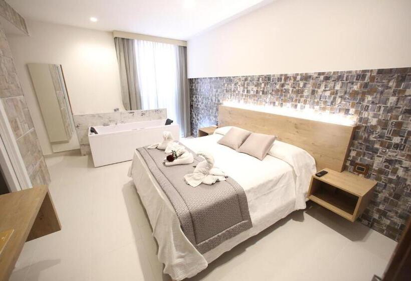 اتاق لوکس با وان آب گرم, Relais Piazza Del Plebiscito B&b