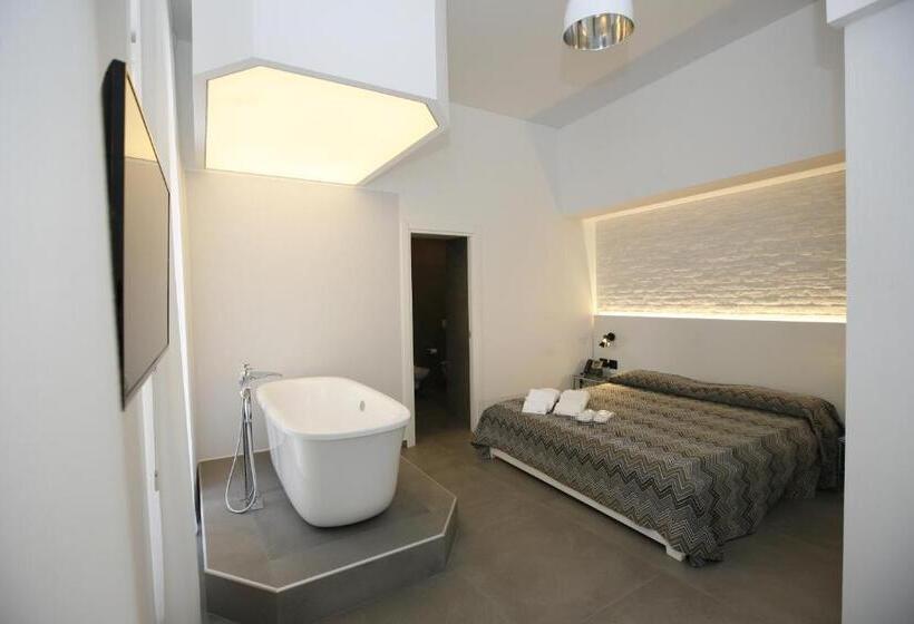 اتاق سوپریور با تخت بزرگ, Relais Piazza Del Plebiscito B&b