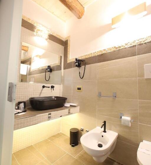 اتاق سوپریور با تخت بزرگ, Relais Piazza Del Plebiscito B&b