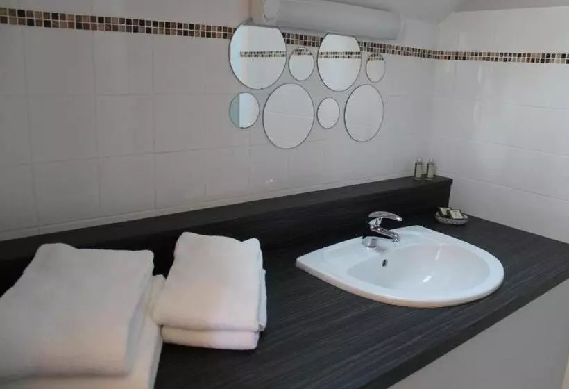 Basic Værelse, L Hostellerie D Acquigny