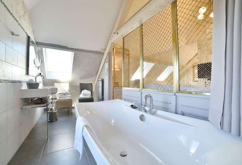 スイート, La Bastidie