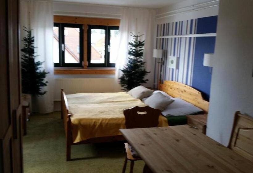 חדר בסיסי לשלושה, Landgasthof Zur Fichte