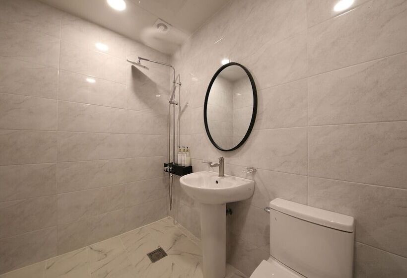 标准间, Leesundeok