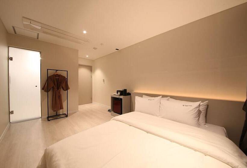 标准间, Leesundeok