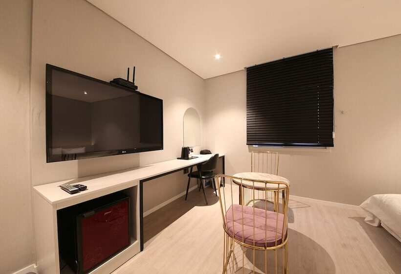 豪华房间, Leesundeok