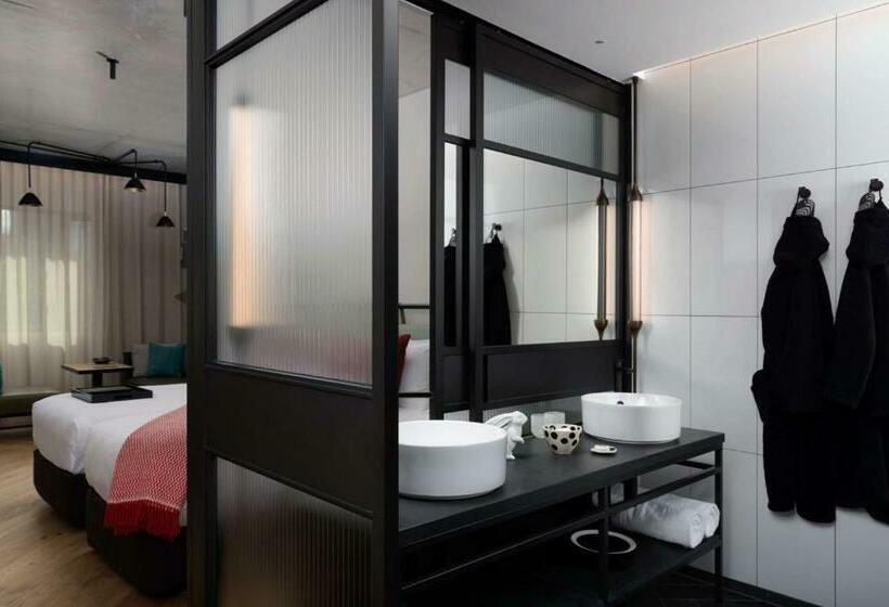 Номер Стандарт, Qt Melbourne