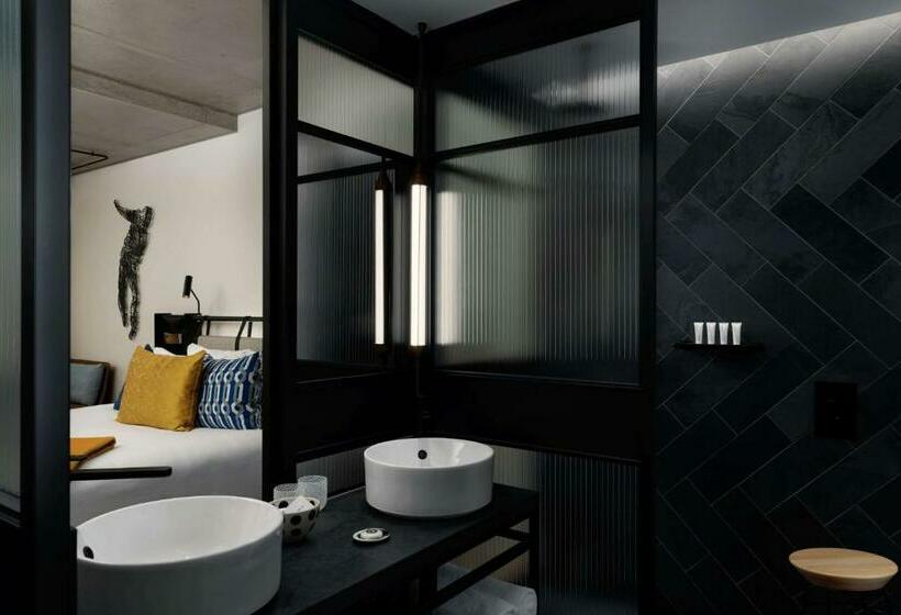 Стандартный Номер Кровать Кинг, Qt Melbourne