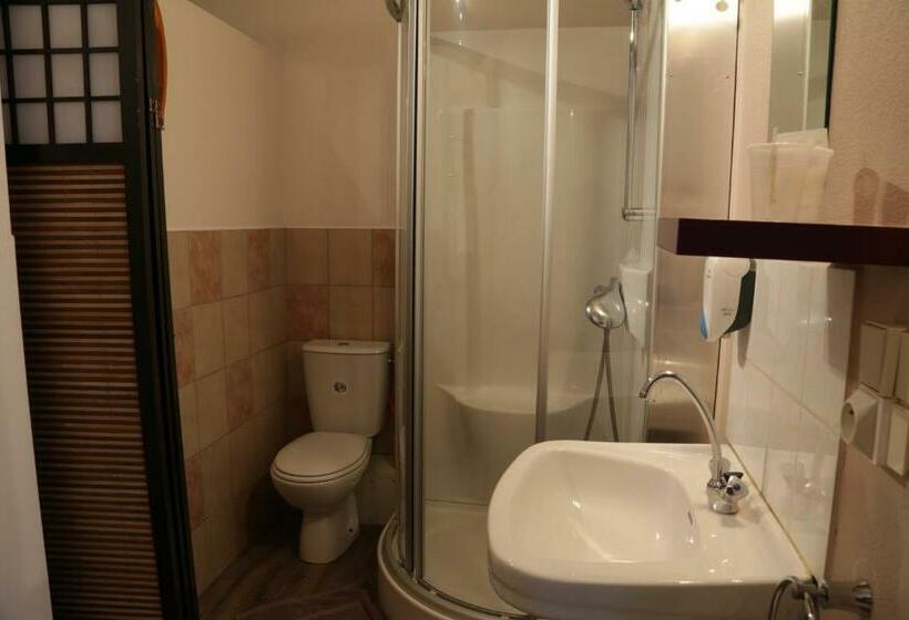 Номер Стандарт, Restaurant De La Roche