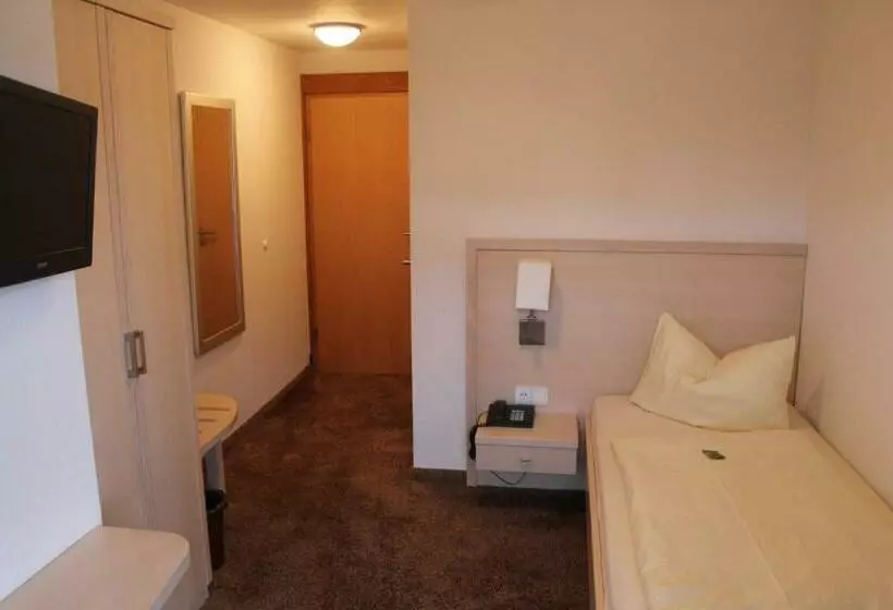 اتاق استاندارد یک نفره, Waldhotel Dornröschenshöh