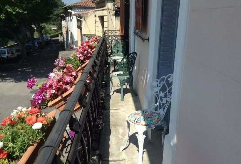 Perhehuone, La Maison De La Riviere B&b