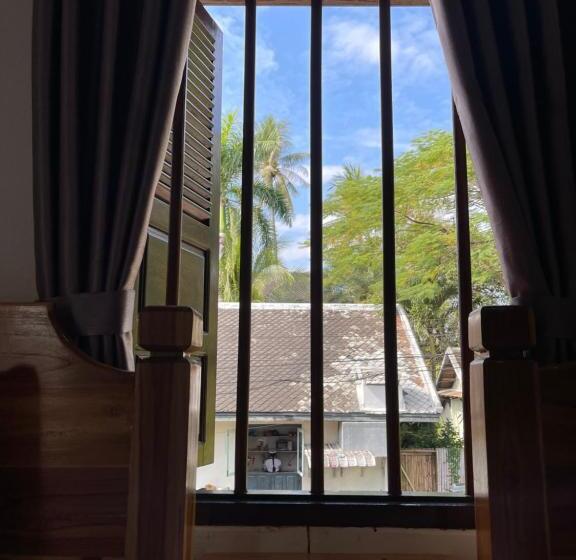 חדר משפתחתי סופריור, Liberty Place