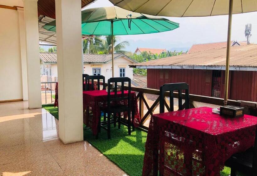 חדר סופריור לשלושה, Liberty Place