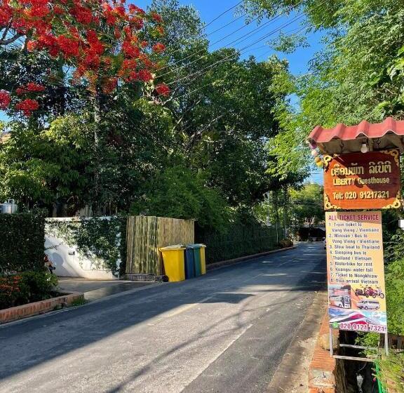 חדר סופריור לשלושה, Liberty Place