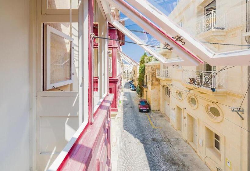 اتاق لوکس با بالکن, Marble Arch Home