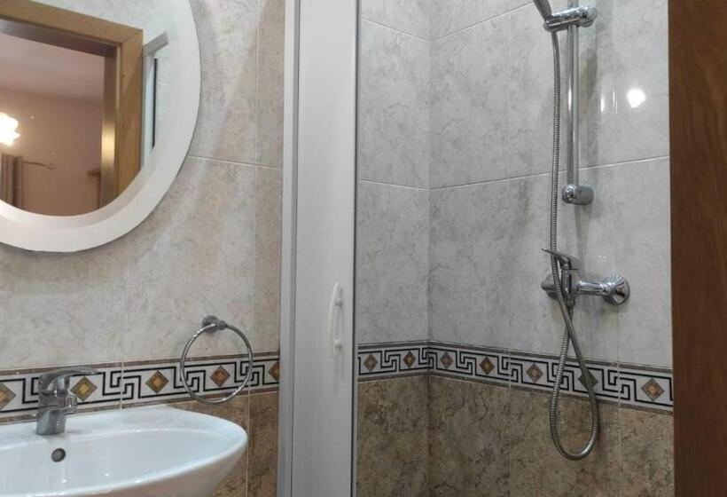 اتاق لوکس با بالکن, Marble Arch Home