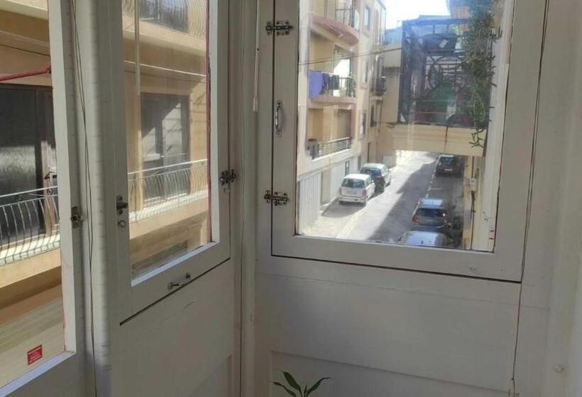 اتاق لوکس با بالکن, Marble Arch Home