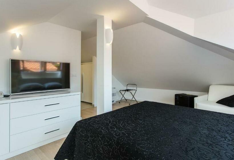 阁楼房, Klarisa Palace Rooms