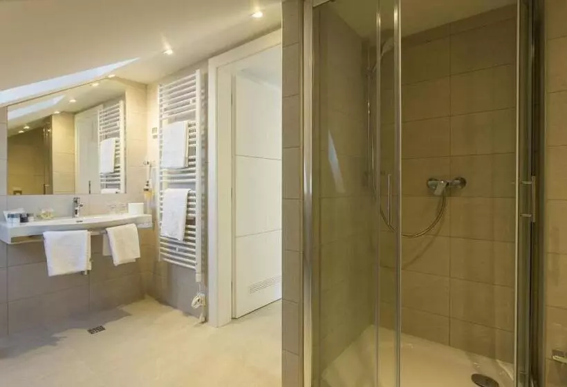 اتاق پنت هاوس, Klarisa Palace Rooms