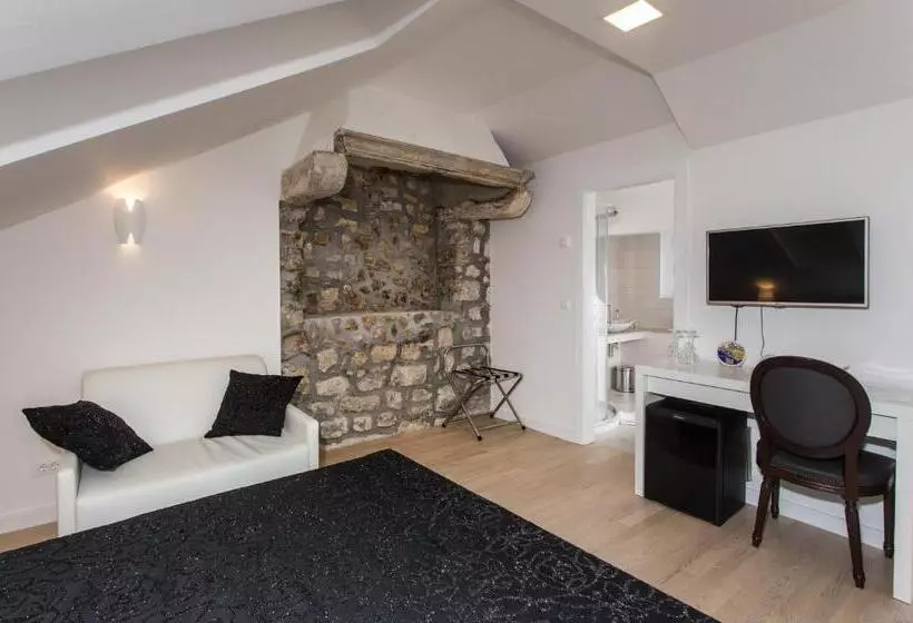 اتاق پنت هاوس, Klarisa Palace Rooms