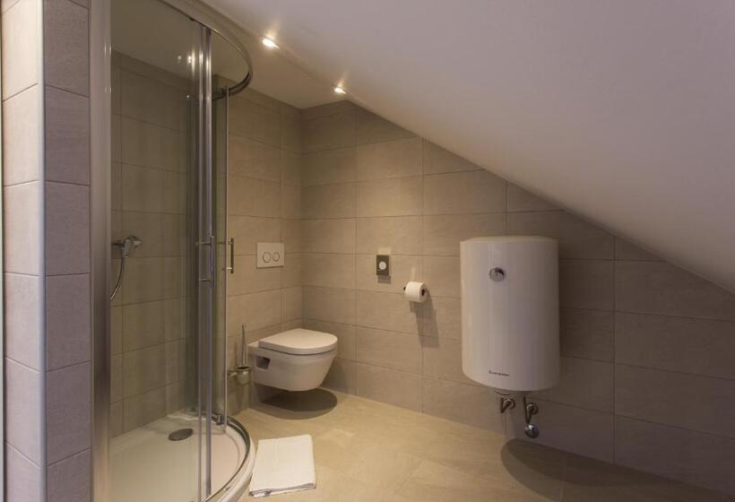 阁楼房, Klarisa Palace Rooms