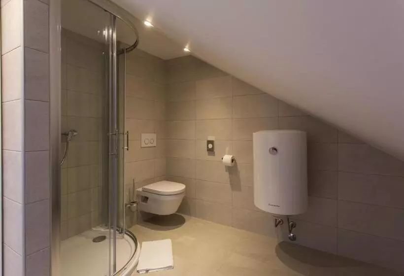 اتاق پنت هاوس, Klarisa Palace Rooms