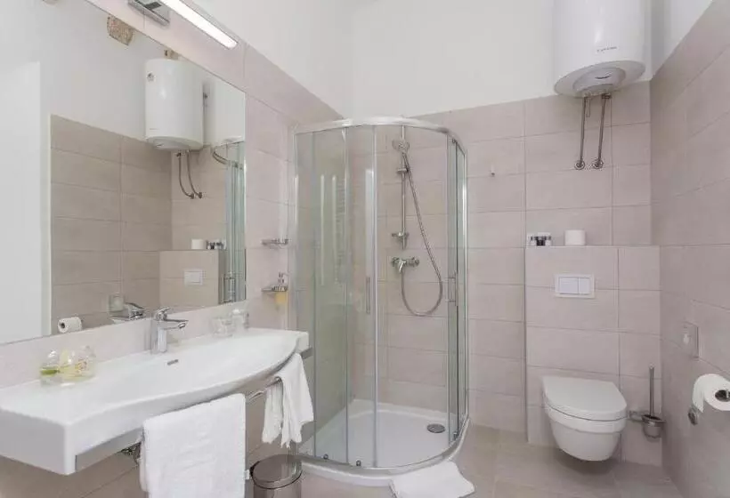اتاق لوکس, Klarisa Palace Rooms