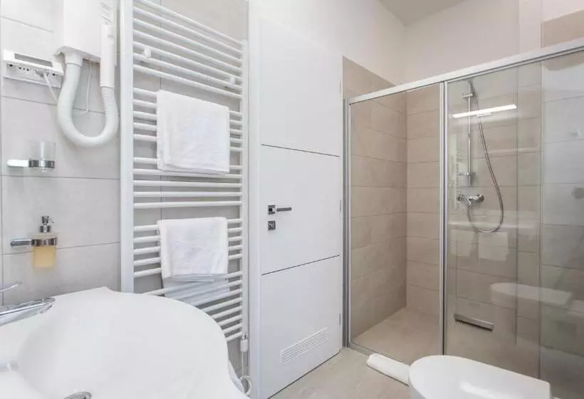 اتاق استاندارد, Klarisa Palace Rooms