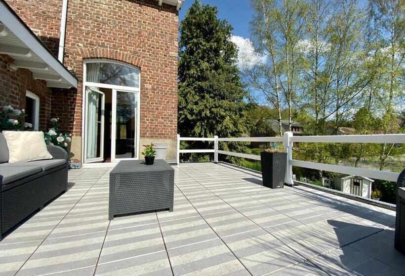 جناح جونيور, Villa Louise