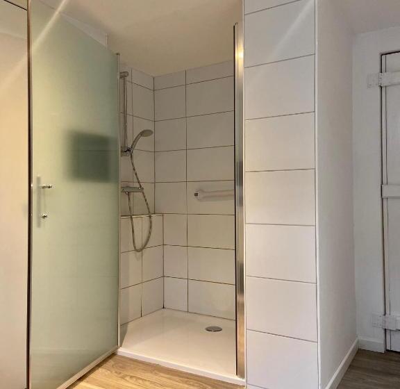 شقة غرفة واحدة, Villa Louise