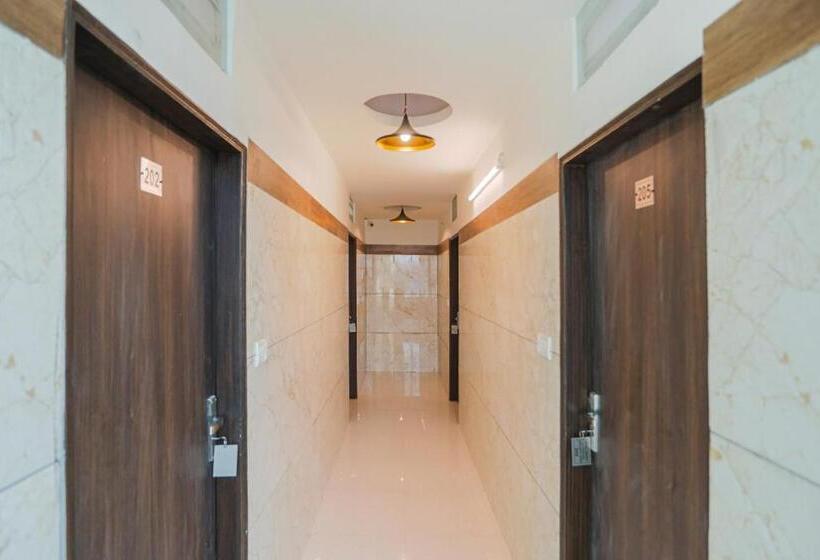 اتاق کلاسیک سه تخته, Flagship Hotel Rs